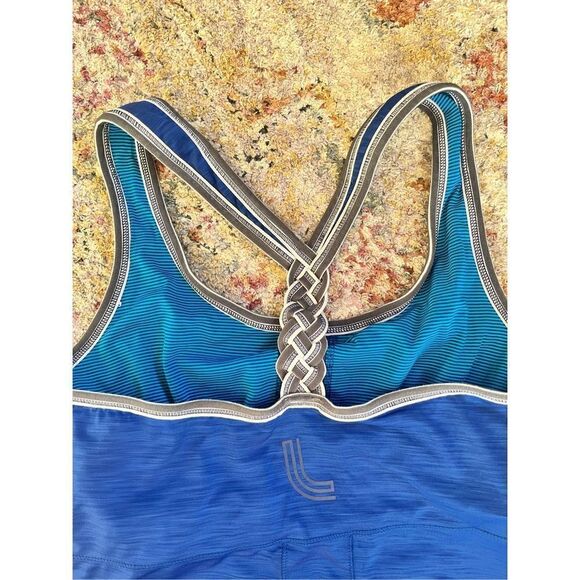 Lolë top   - Picture 6 of 6